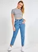 Calça Mom em Jeans Médio - youcom: vem cá conferir suas peças favoritas