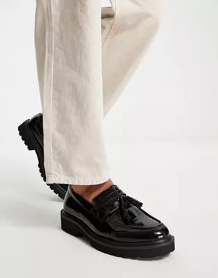 ASOS DESIGN – Loafer aus Kunstleder in Schwarz mit Quasten | ASOS