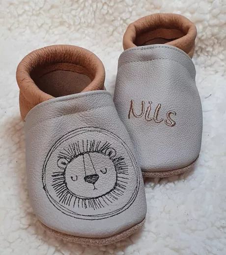 Lederpuschen Hausschuhe Krabbelschuhe mit Namen Löwe Koala - Etsy.de