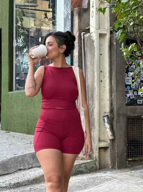 Cropped reto gym babe | regata fitness - GG / cherry ou preta - Lela Brandão Co.