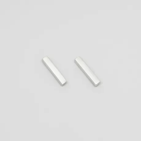 Ohrstecker im rechteckigem Stabformat | Edel & modern - fejn jewelry