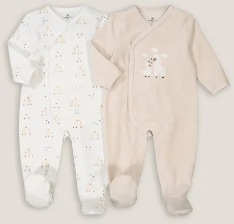 Pijamas/macacões de pezinho (com fecho ou botões frontais)