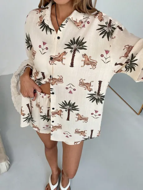 SHEIN Essnce 2 peças/Conjunto Camisa de Manga Curta e Shorts com Estampa de Palmeira. R$124,93